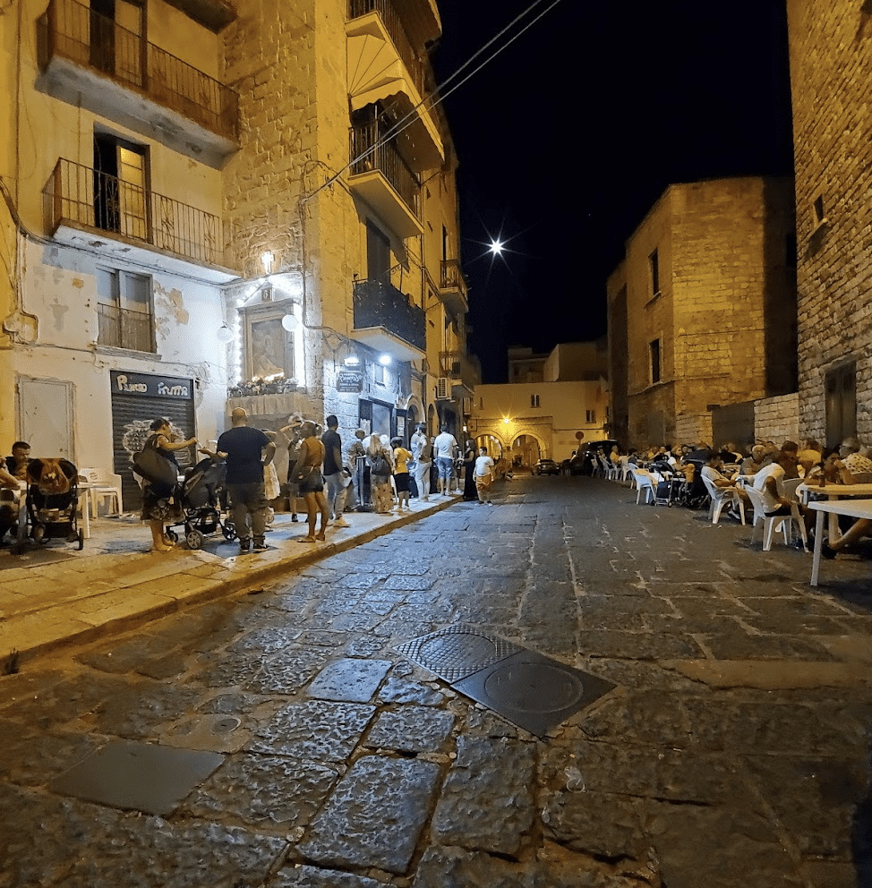 The exterior of Pizzeria Princess, one of the best restaurants in Bari, Italy